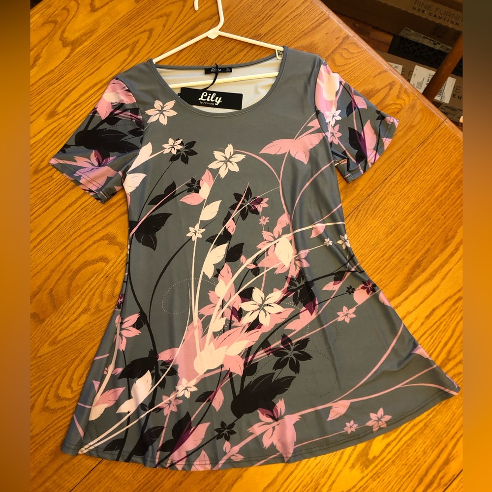 NWT- Lily by Firmiana tunic- ladies size M